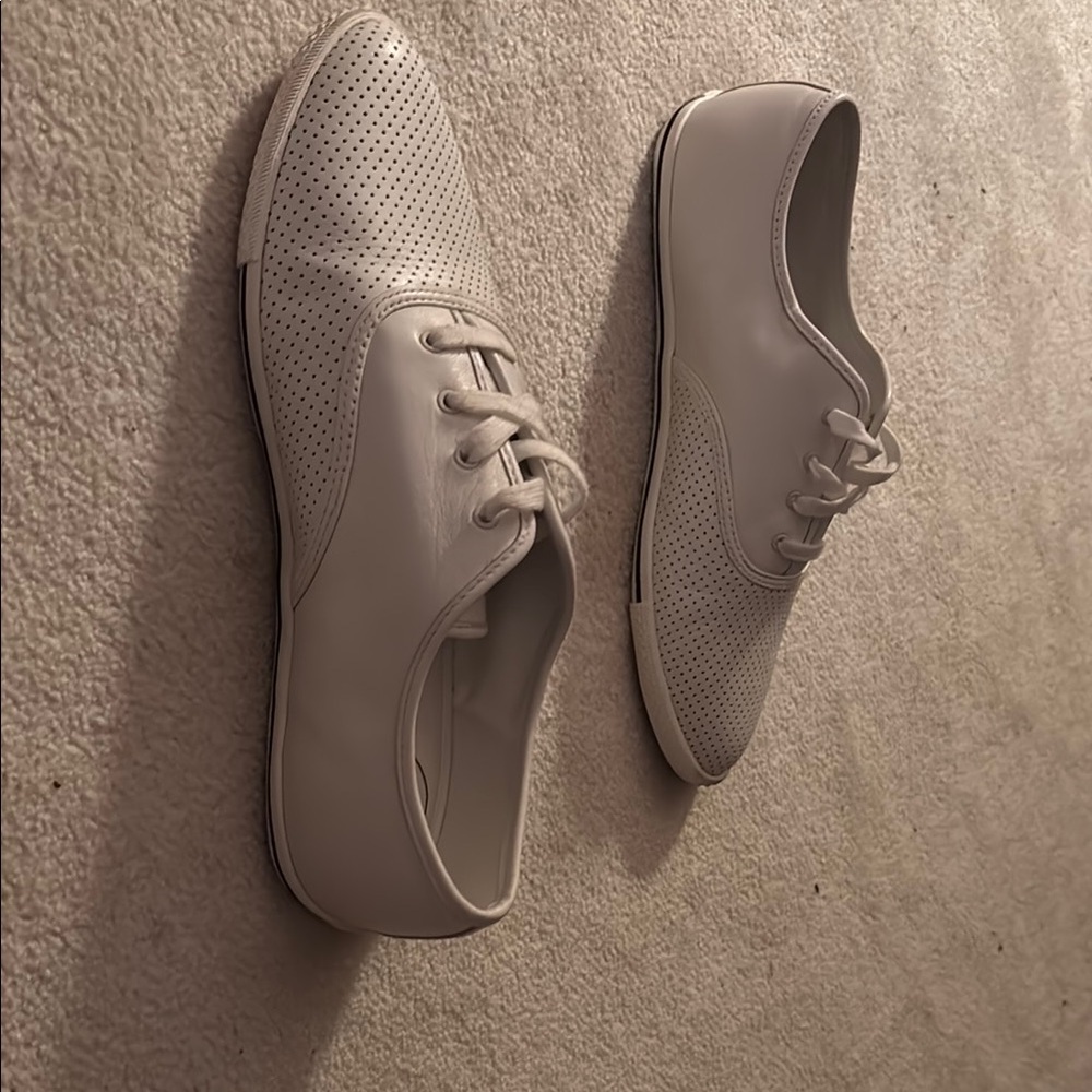 Marc Jacobs White Oxfords with Textured Fabric and Lace-Up Closure
